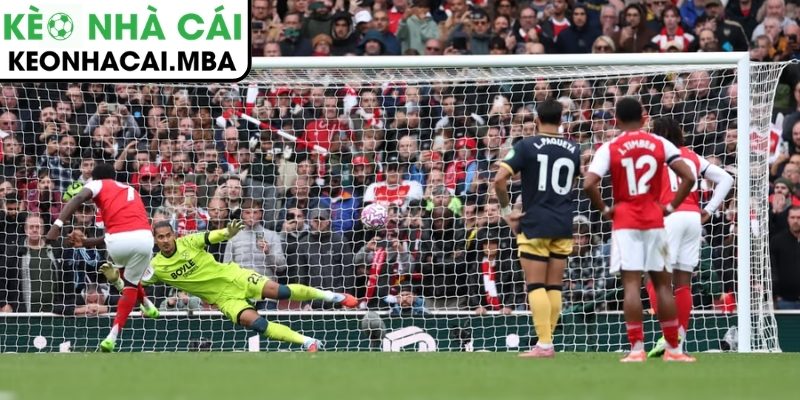 West Ham - Arsenal: VAR tạo bước ngoặt, trận cầu khép lại đầy kịch tính 3 Raya cứu thua xuất thần, Trossard ghi bàn quyết định