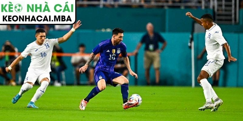 Argentina thắng thuyết phục với cách biệt 2 bàn