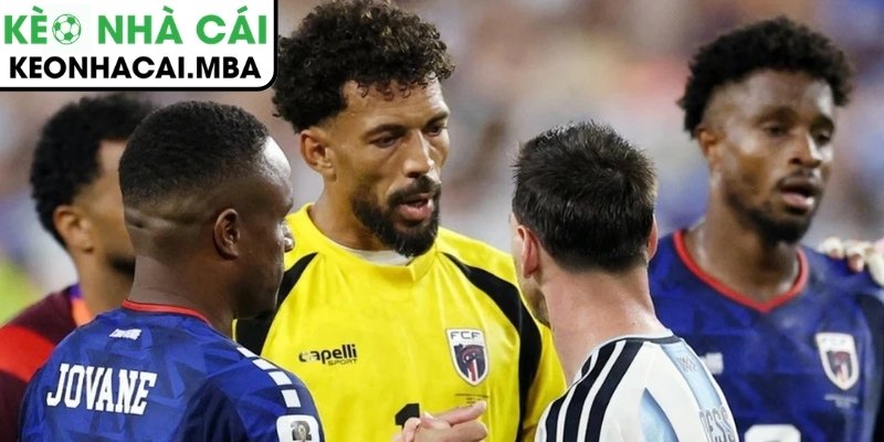 Messi ngả mũ trước Cape Verde: Lời tri ân gửi thủ môn Vozinha và kỳ tích World Cup 2 Messi và hành động đẹp dành cho thủ môn Vozinha